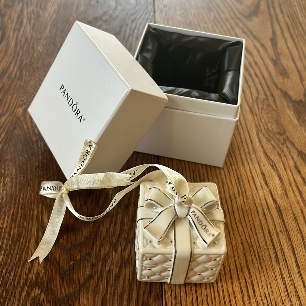 NWT Pandora Jewelry Holder Ornament